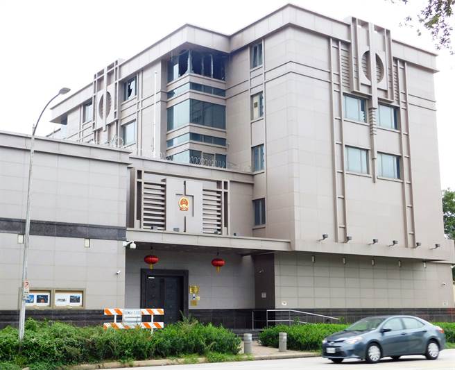 大陆驻美国休士顿领事馆21日晚间传出火警，当地电视台拍到领事人员在院内焚烧文件，随后大陆更证实，美国限期大陆72小时内，关闭驻休士顿领事馆。图为大陆驻休士顿领事馆资料照。（资料照／中新社）