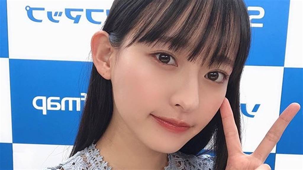 23歲 暗黑新垣結衣 只穿內衣 躺下倒出超犯規兩粒 名人 時尚