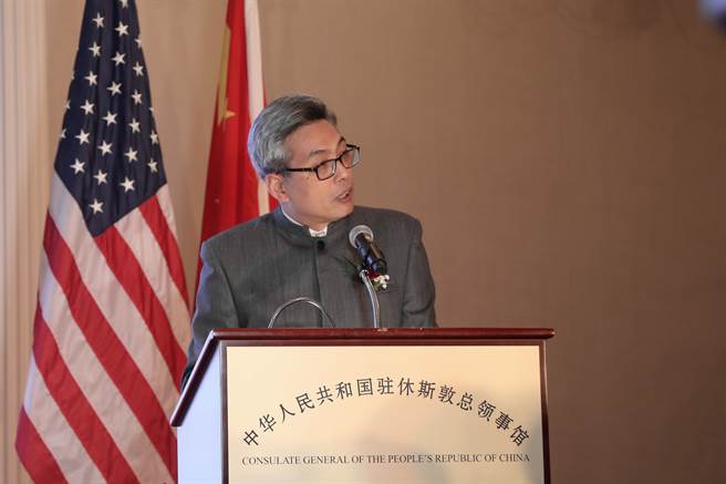 对于美方闭馆要求，陆驻休士顿总领事蔡伟表示，领事馆不会听从美方关闭要求，到进一步通知前，一切照常运作，「我们就来看看会发生什么事」。（中新社）