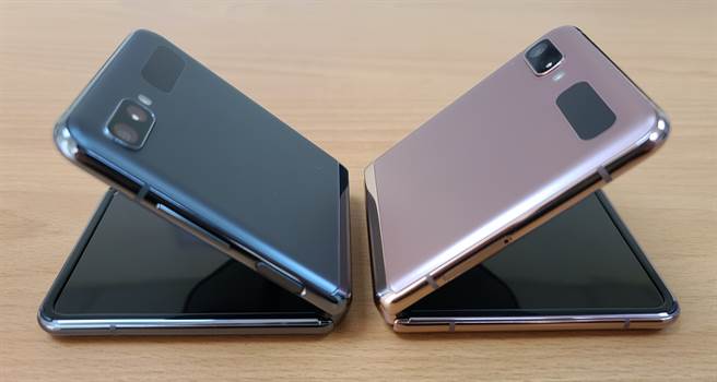 三星Galaxy Z Flip 5G抢先曝光。（黄慧雯摄）
