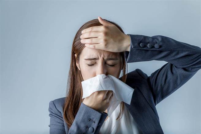 過敏性鼻炎常伴隨有氣喘、過敏性結膜炎等過敏性疾病，若輕忽症狀未給予適時的治療，對生活會有影響。（達志影像/shutterstock)
