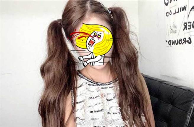 大陆一名叫做「小z娜」的网红，自称15岁、整型破百次！（照片来源：（微博@小z娜娜Nana）