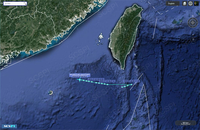 当解放军在雷州半岛以西进行实弹打靶演习警告美军之际，美方于25、26日接连两日持续派遣侦察机在南海靠近广东的海域进行侦察与收集战场资讯，这是7月以来在大陆沿海进行军机侦察的第12次。图为26日美空军E-8C战管侦察机在南海的航行路线图。（图／SCS Probing Initiative)