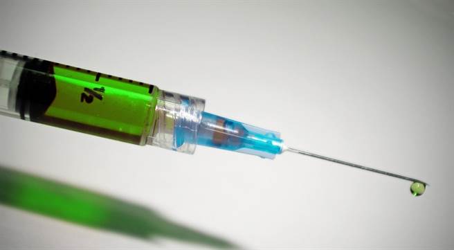 疫苗雖然保護人體免於疾病入侵，但有關副作用的爭議也從未停止。（圖片來源：pixabay）