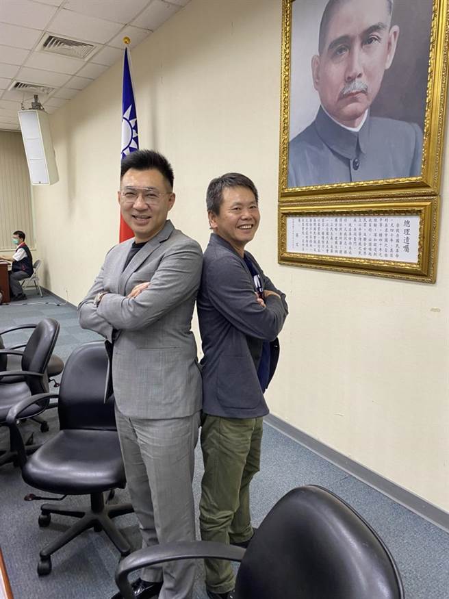 圖說：國民黨主席江啟臣今天與黨團總召林為洲今天在中常會上合影，打破不合傳聞。（民眾提供）