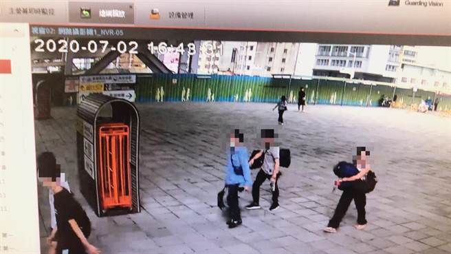 警方获报后，调阅监视器循线调查，发现该兄弟檔窃后曾到六合路刺青店消费，更入住火车站周边的知名连锁饭店。（高市警三民一分局提供／洪浩轩高雄传真）