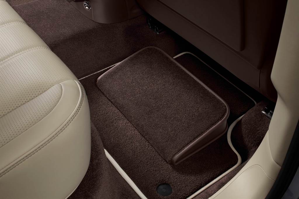 Bentley推出Bentayga專用Akrapovič運動化排氣管升級套件 以及眾多實用配件