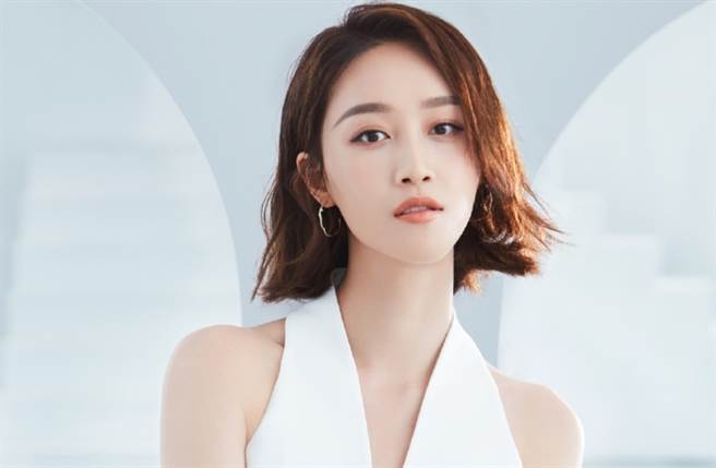 《甄嬛传》浣碧卸衣炸腹肌 运动Bra巴掌腰现形（图／摘自微博@蓝盈莹Lyric）