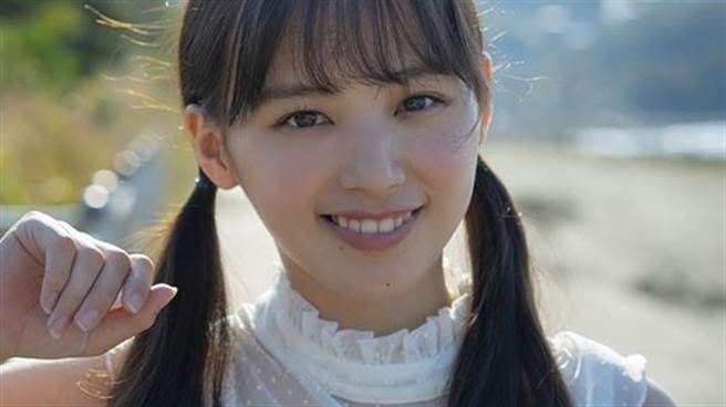 25岁女星立野沙纪外套里超低胸 丰满上围挤爆比基尼（图／IG@saki_tateno ）