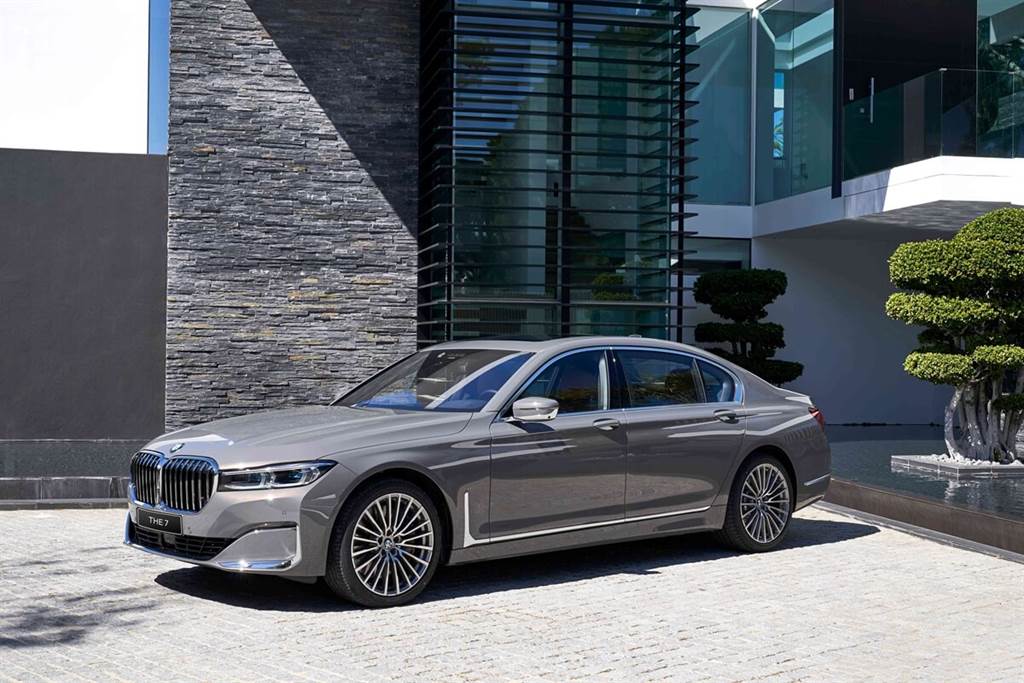 BMW八月購車禮遇「夏日樂遊專案」即刻展開
