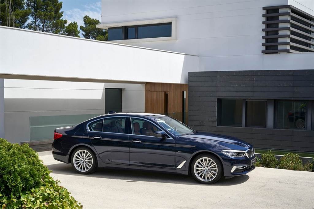 BMW八月購車禮遇「夏日樂遊專案」即刻展開
