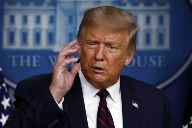 美国总统川普8月4日在白宫詹姆斯·布雷迪新闻简报室（James Brady Press Briefing Room）发表谈话的神情。（美联社）