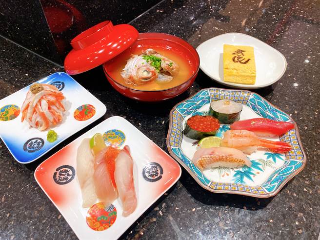 【玩FUN饭】日美食登台！生龙虾海鲜丼P.K职人手捏寿司