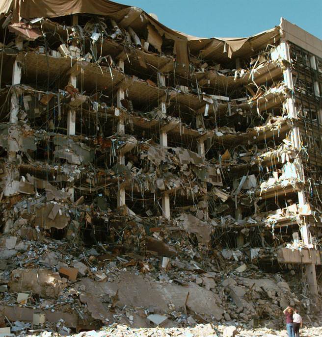 1995年的奧克拉荷馬爆炸案，是硝酸銨為主的汽車炸彈。(圖/美聯社)