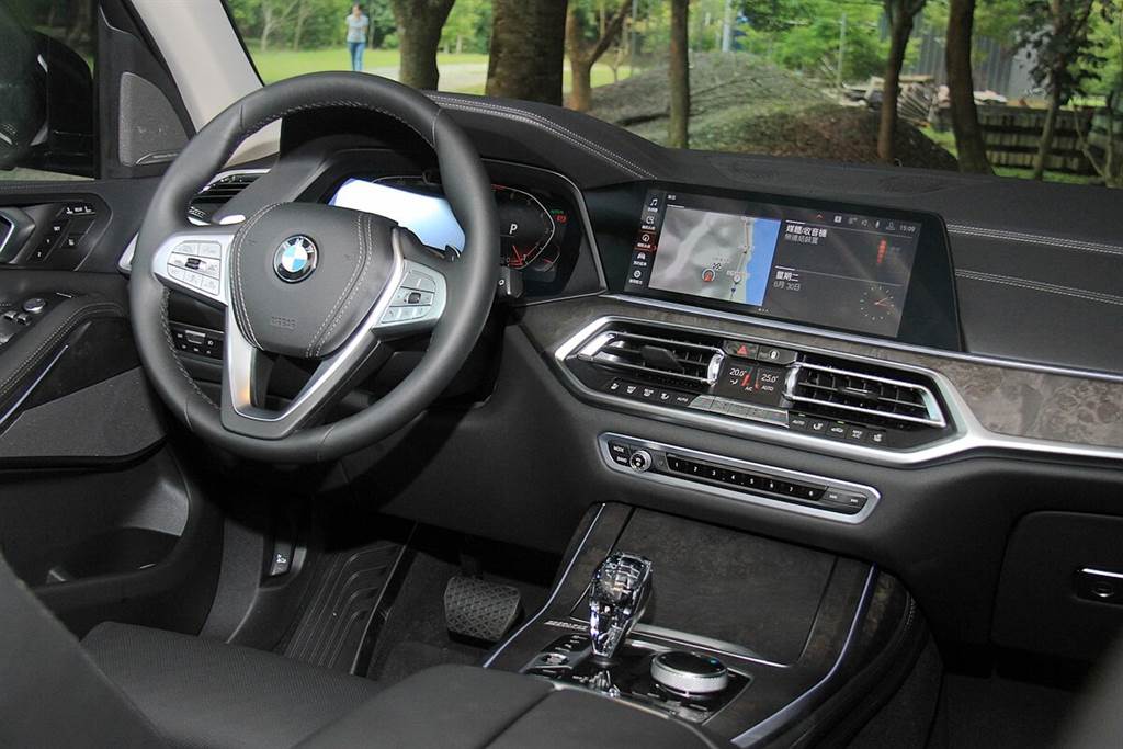 再大的慣性都不成問題！體驗、享受BMW X7 xDrive40i以大博小的駕馭樂趣