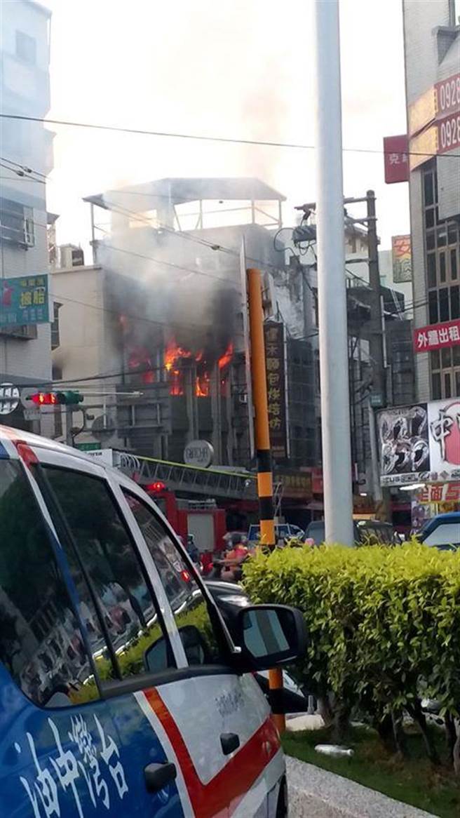 中壢民宅傳火警路人嚇壞 差點被爆炸碎片噴到 社會 中時