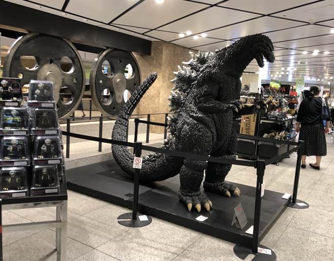 一名人妻上网抱怨老公因为哥吉拉公仔送给亲戚小孩而离家，甚至提出离婚要求。(示意图／黄菁菁摄)
