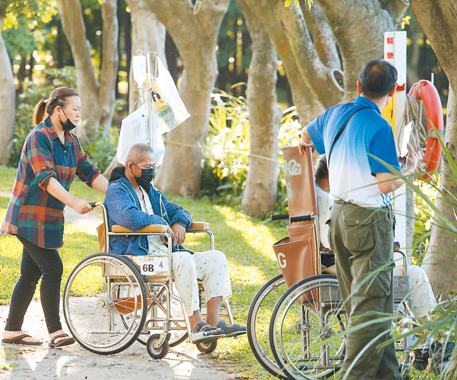 目前全台灣共有76萬名失能者，到2031年，全台失能人口將突破100萬人，飆升至120萬人。圖／本報資料照片