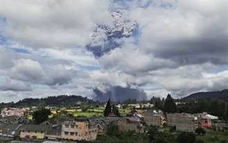 影》印尼錫納朋火山爆發 煙塵猛竄5000公尺