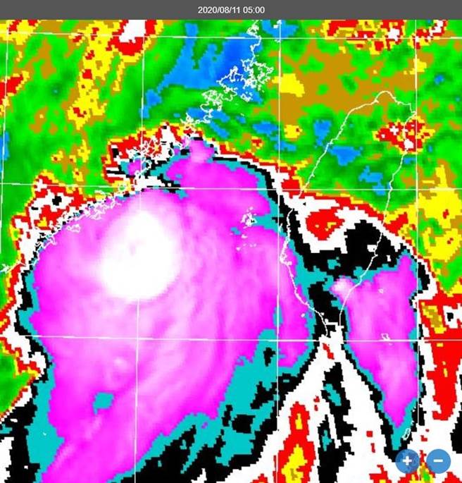 鄭明典表示，米克拉颱風持續變強變結實。(翻攝自 鄭明典臉書)
