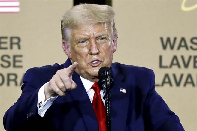 消息人士指出，美国总统川普正紧锣密鼓筹备即将在秋天登场的3场对战对手拜登的辩论会，川普阵营将辩论会视为选前在民调上超越拜登的重要拐点，同时也是在大眾面前痛宰对手的唯一机会。（资料照／美联社）