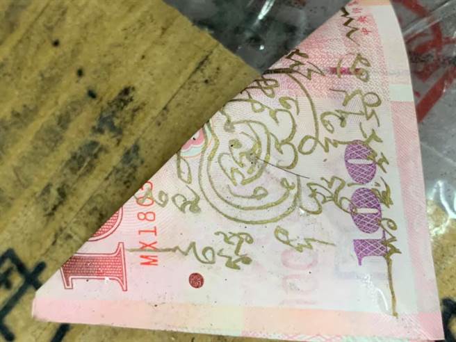 该名网有贴出被画符咒的百钞。(图撷取自爆废公社公开版)