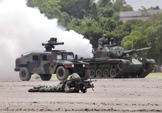 八军团士官开BMW违规拒酒测 僵持1小时收18万罚单。(中时资料库)