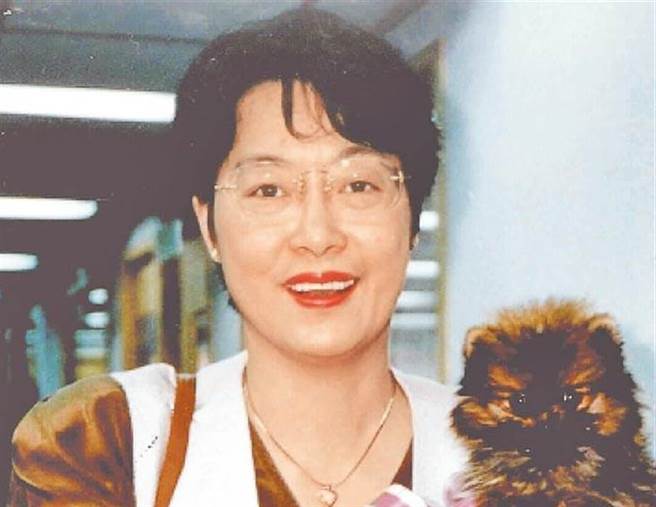 彭婉如的一生致力于提升妇女平权，并且担任过多个妇女单位职务，却在年仅47岁时，被发现全身赤裸惨死陈尸在高雄鸟松的一处工厂果园里。(中时资料库)