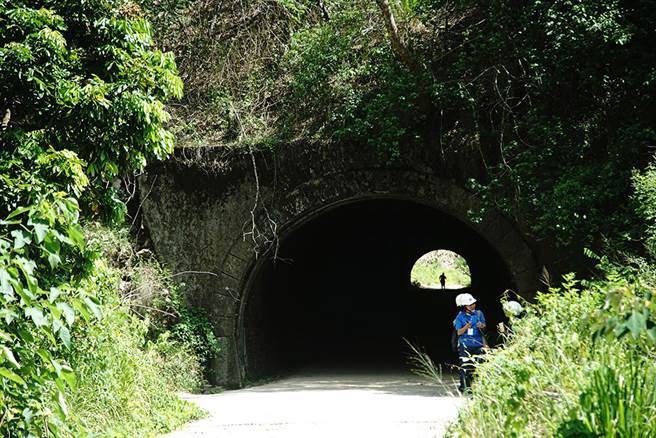 十八羅漢山山底下有六條隧道，是日治時期為了運輸樟腦、木材而開鑿。（攝影/曾信耀）