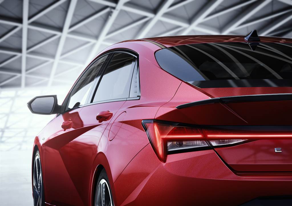跑格之餘更節能的羽量級性能房車，第七代Hyundai Elantra N-Line正式亮相！