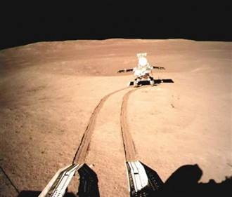 嫦娥四號進入第21個月晝 玉兔二號開展全景環拍
