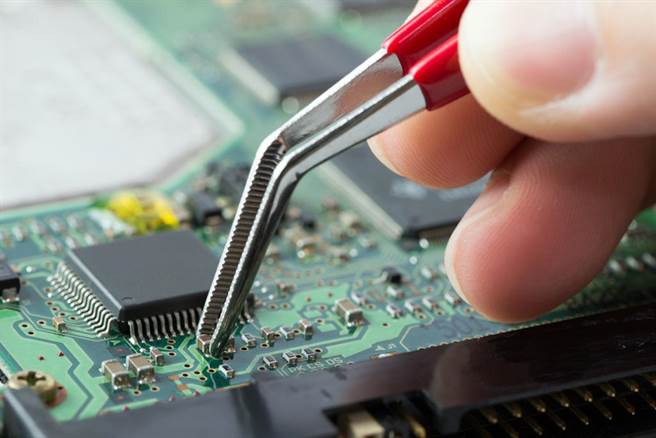 理工硕士待遇辗压文组？过来人吐槽：谁跟你年薪百万。（示意图／达志影像）