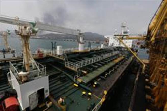 傳印度國營石油公司不再使用中國油輪運送原油。（美聯社）