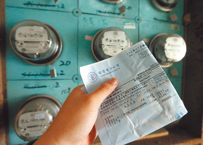 一位女网友求助表示，平时都用信用卡自动扣缴电费，近日查询用电缴费记录却被10月的惊人电费吓到。（本报资料照片）