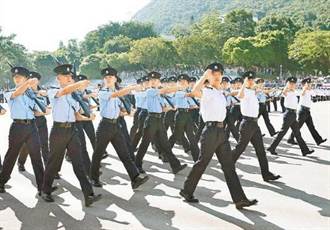 港警公安化 港學者籲警察訓練棄英改中 換陸式步操
