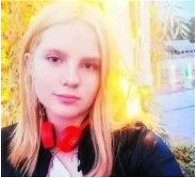 被手機電死？俄羅斯一名少女被發現觸電陳屍在浴缸裡。（圖／翻攝自Ласточка）