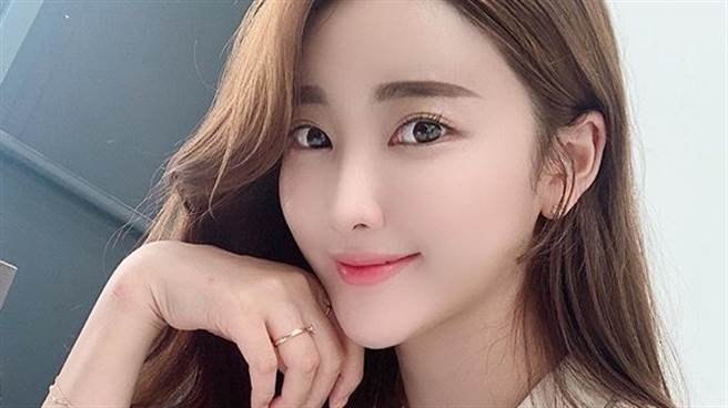 170cm长腿正妹朴慧敏(박혜민)深V洋装领口太低「双球差点掉出来」（图／IG@mingcrush）