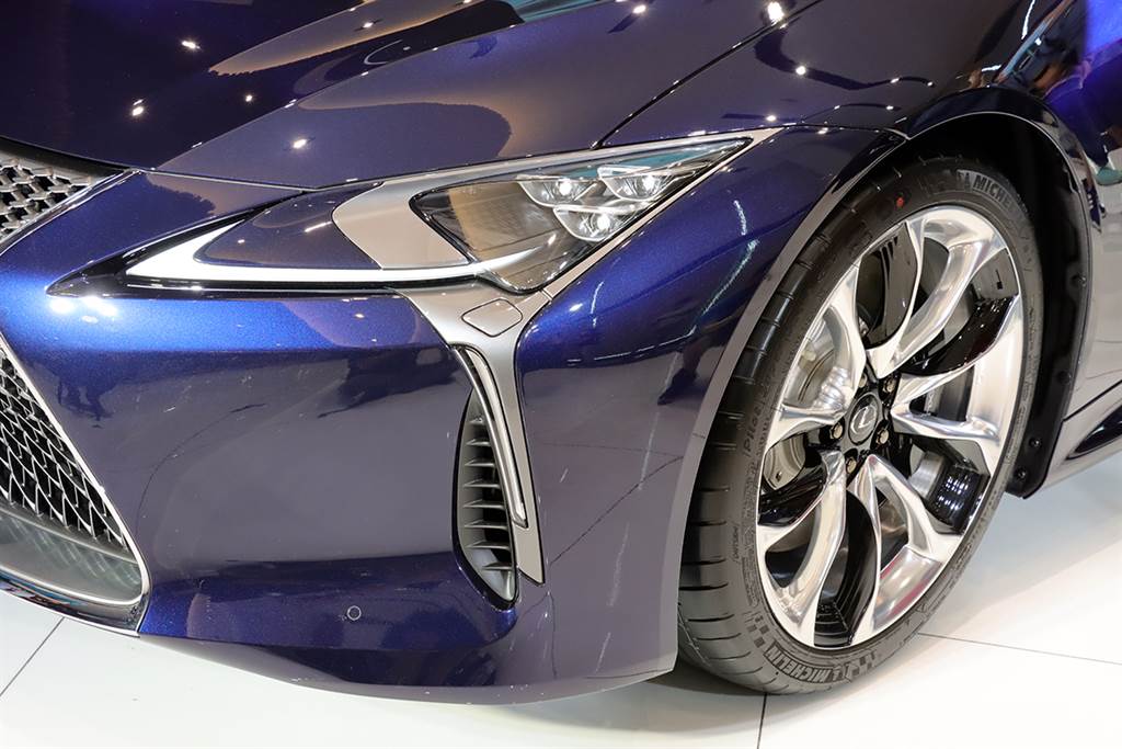 單一規格 588 萬、Limited Edition 620 萬，御風而行絕美敞篷 Lexus LC500 Convertible 正式發表