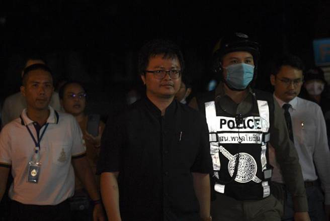 36歲的維權律師阿農‧南帕，本月第2次被警方逮補，理由是批評泰國王室。(圖/路透社)