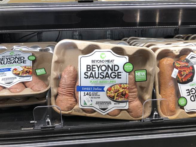 美國有1名素食女日前超市採買食材時，驚見冷凍櫃上竟出現驚為天人的男人香菇頭。(取自Twitter社群)