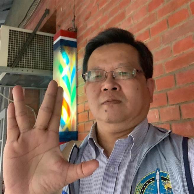 资深媒体人黄创夏在脸书上预言民进党2022年选举将重演2018年惨败，引发网友讨论。(图/翻摄自黄创夏脸书)