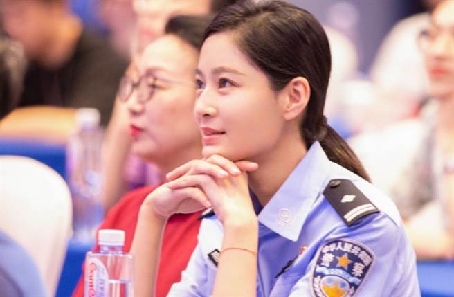 《延禧》纯妃王媛可变身女警 一改性感模样帅度逼人（图／摘自微博@王媛可工作室 ）