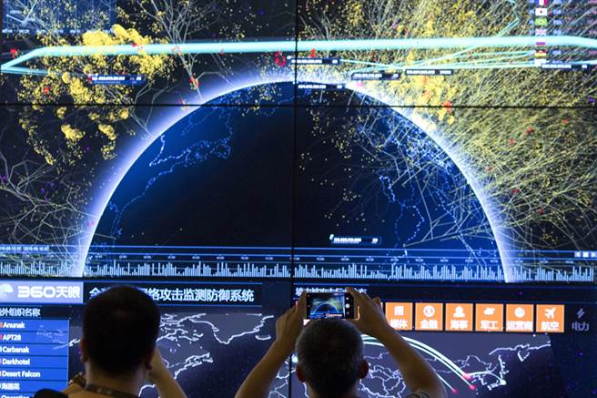 美国开始重视如何利用网路资讯来改变大陆网路审查制度，新的技术可以让网站主动协助使用者翻墙获取网路资讯。图为在北京召开的第4届国际网路安全技术大会。（图／美联社）