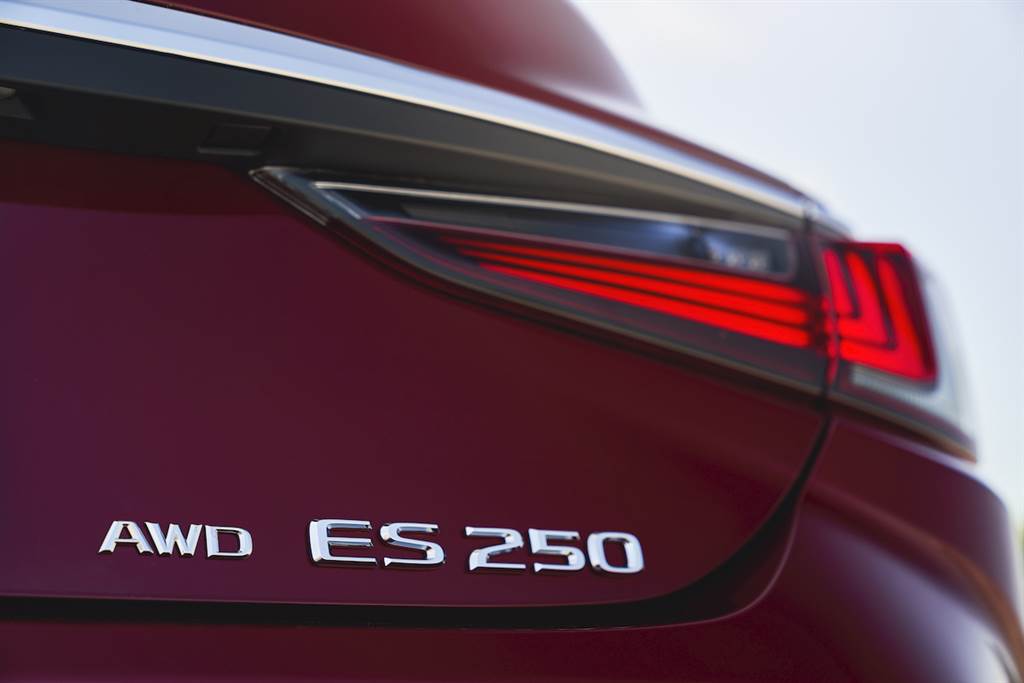 新增 ES250 AWD 規格與限量版 Black Line Edition，2021 年式樣 Lexus ES 北美發售