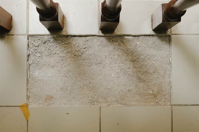 工地见「缺2块磁砖」师傅超毛 内行秒懂揭骇人习俗(示意图/达志影像)