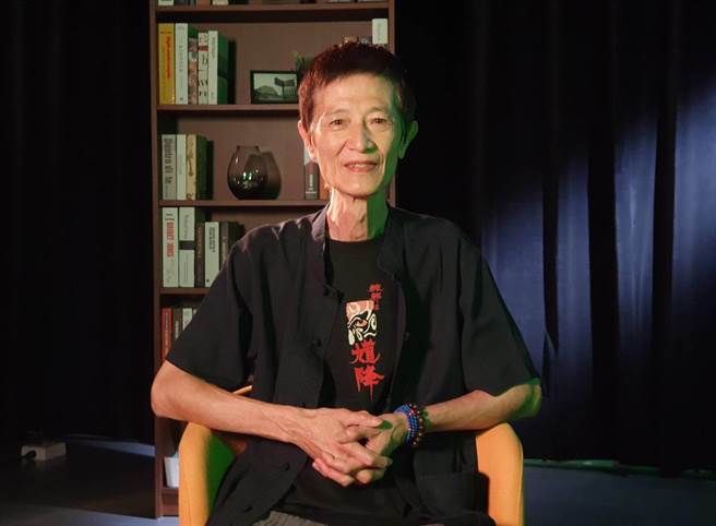 资深演员陈博正接受《中时新闻网》专访，谈到昔日出外景在旅社惊见８个不友善恶鬼的经验。（照片/游定刚 拍摄）