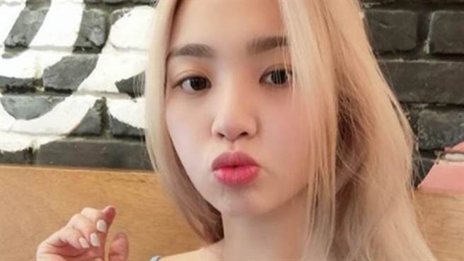 陈芳语怒甩谢和弦炮友标籤，大方和男友林利豪放闪。（图／IG@ lekimberleyy）