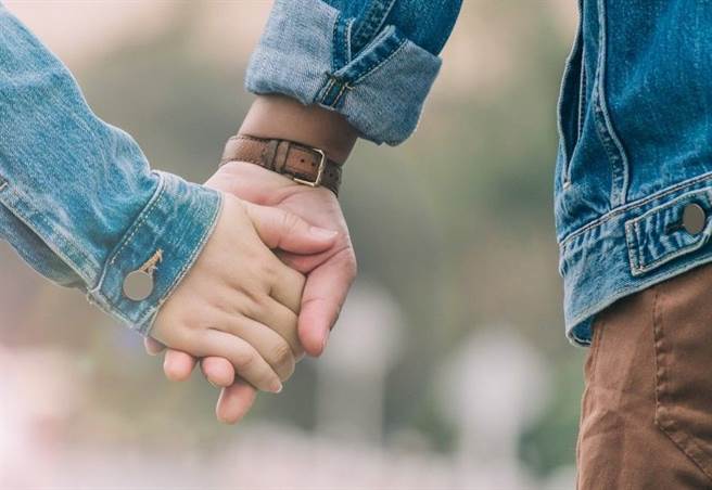 七夕當天充滿愛的能量，求姻緣旺桃花是最好時機。此為示意圖。（達志影像/shutterstock）