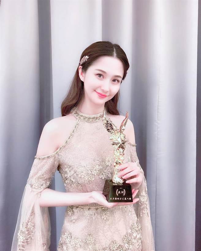 蓝燕在大陆演艺圈发展顺遂，并改名为蓝心妍。(取自蓝心妍IG)