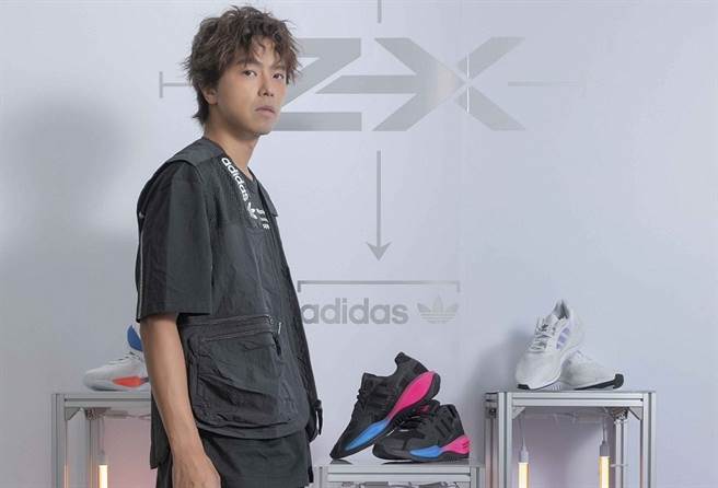 小鬼黃鴻升帥氣出席adidas Originals ZX#超未來 新品發表預覽會。(圖/品牌提供)